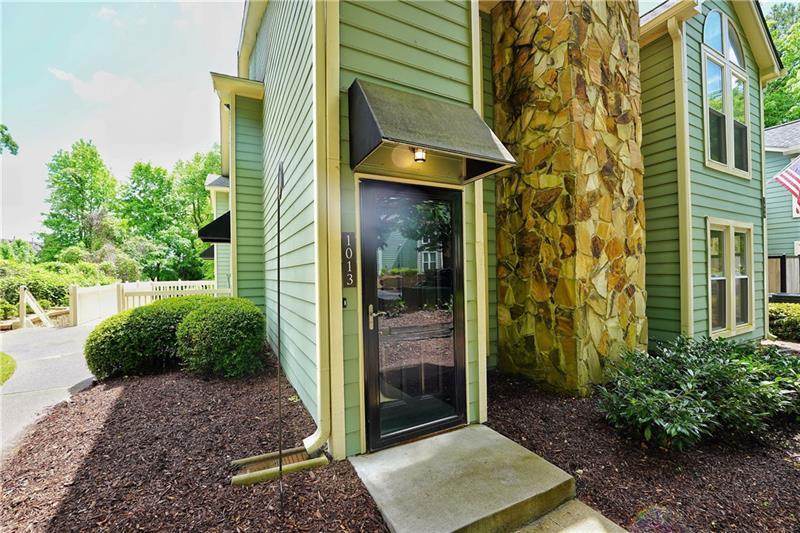 1013 Canyon Point Circle, Roswell, Georgia image 3