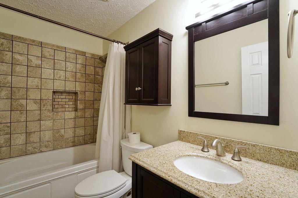 1013 Canyon Point Circle, Roswell, Georgia image 23