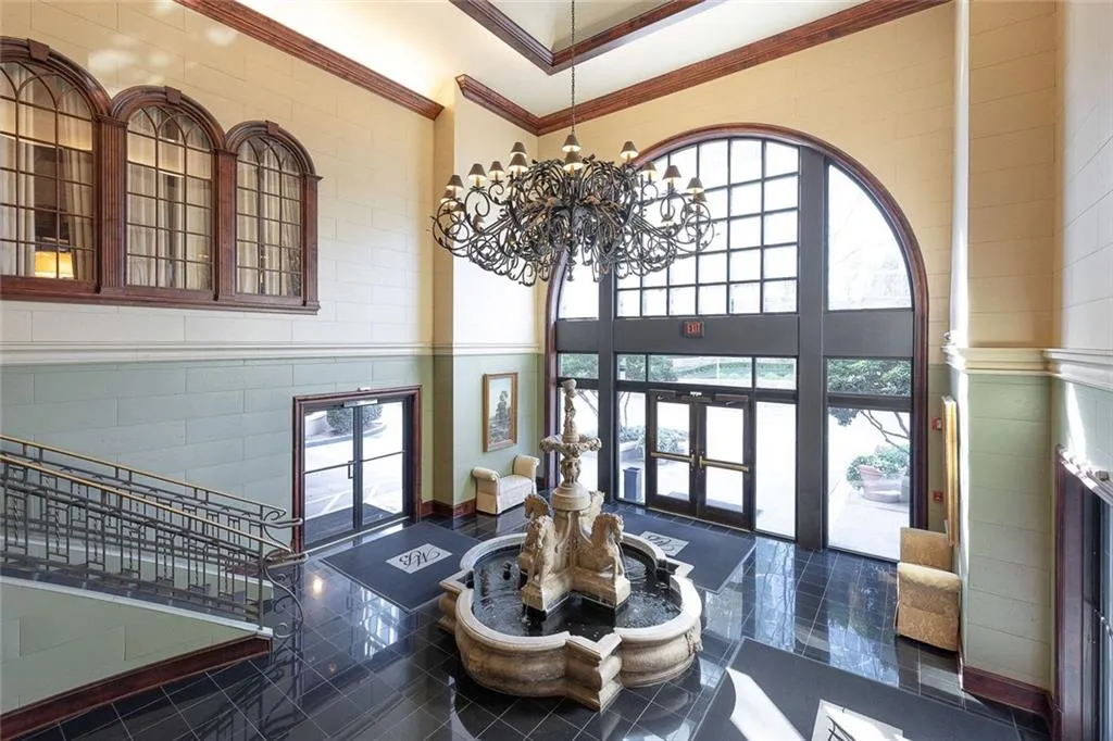 Atlanta, Georgia 30326, United States, 1 Bedroom Bedrooms, ,1 BathroomBathrooms,Residential,Active,254109