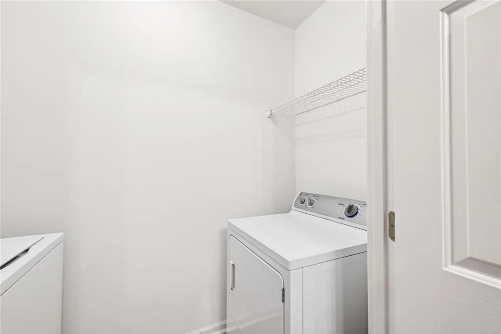 Atlanta, Georgia 30326, United States, 1 Bedroom Bedrooms, ,1 BathroomBathrooms,Residential,Active,254109