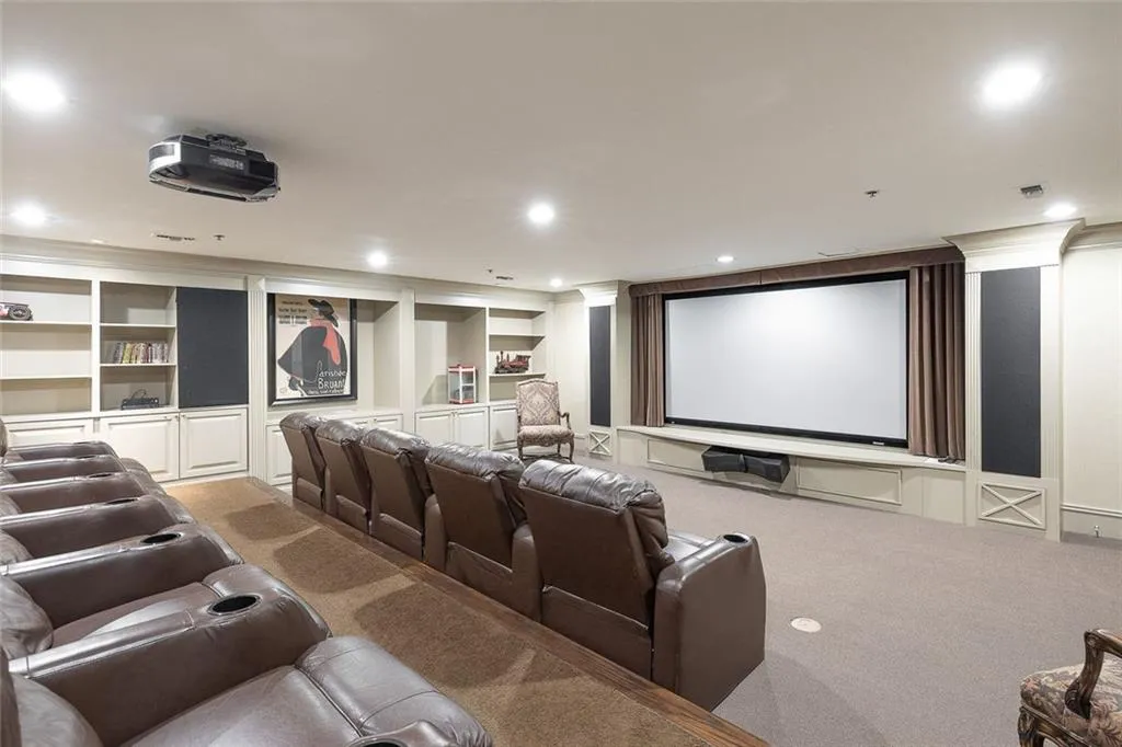 Atlanta, Georgia 30326, United States, 1 Bedroom Bedrooms, ,1 BathroomBathrooms,Residential,Active,254109