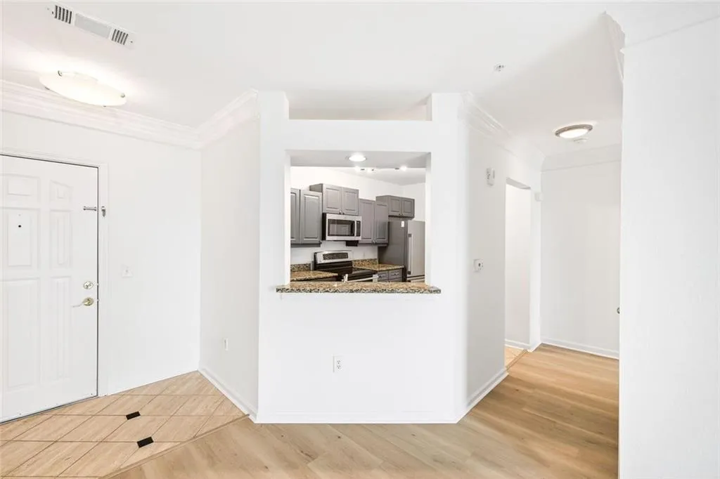 Atlanta, Georgia 30326, United States, 1 Bedroom Bedrooms, ,1 BathroomBathrooms,Residential,Active,254109