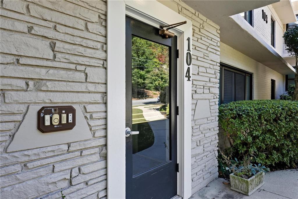 104 Ardmore Place NW 3