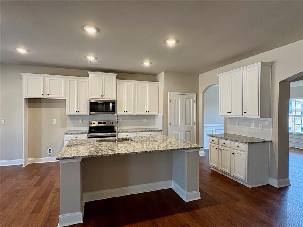 1046 Lakeview Oaks Court