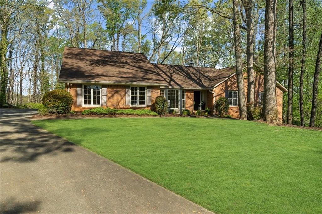 11815 Mountain Laurel Drive, Roswell, Georgia image 2