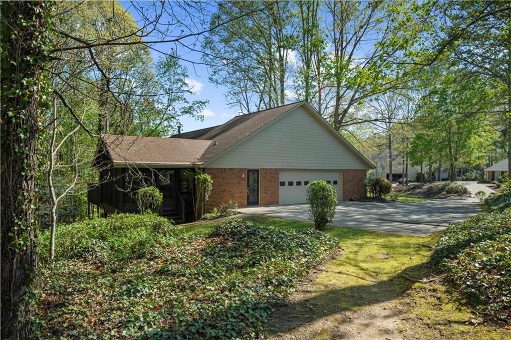 11815 Mountain Laurel Drive, Roswell, Georgia image 3