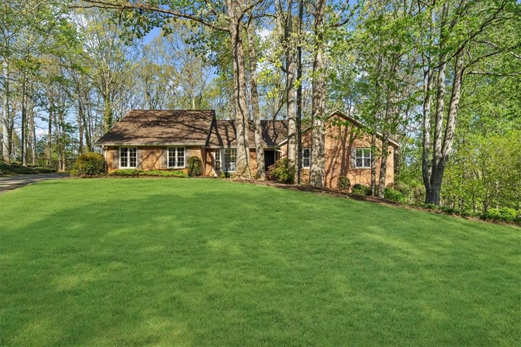 11815 Mountain Laurel Drive, Roswell, Georgia image 1