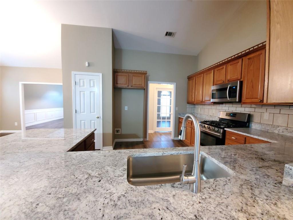 3878 Hannahberry Place, Buford, Georgia image 7