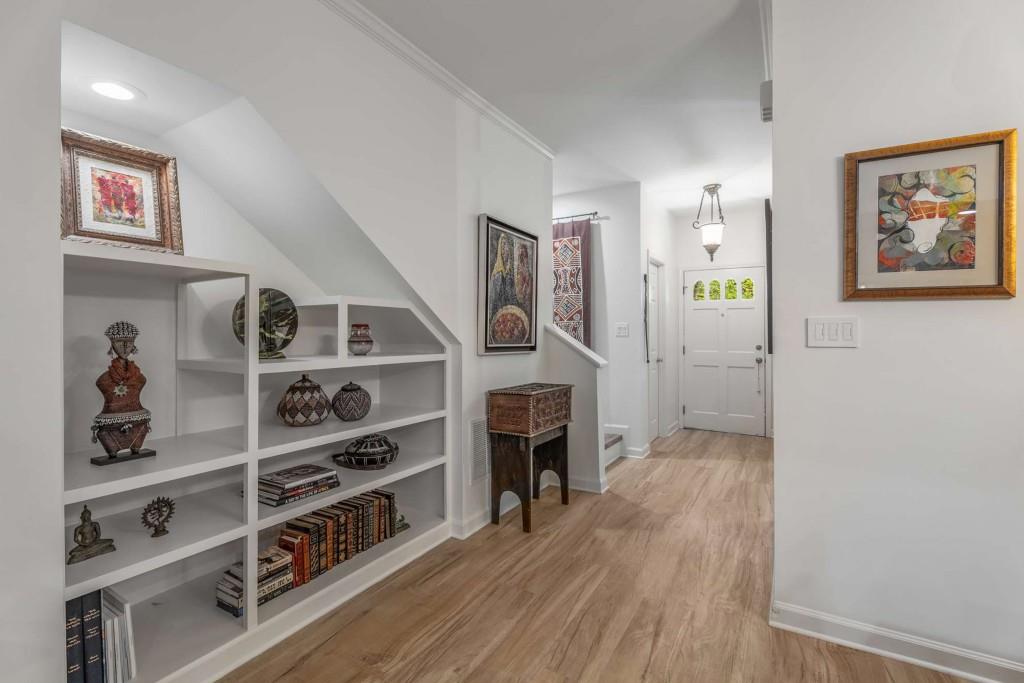 617 Kimberly Lane NE