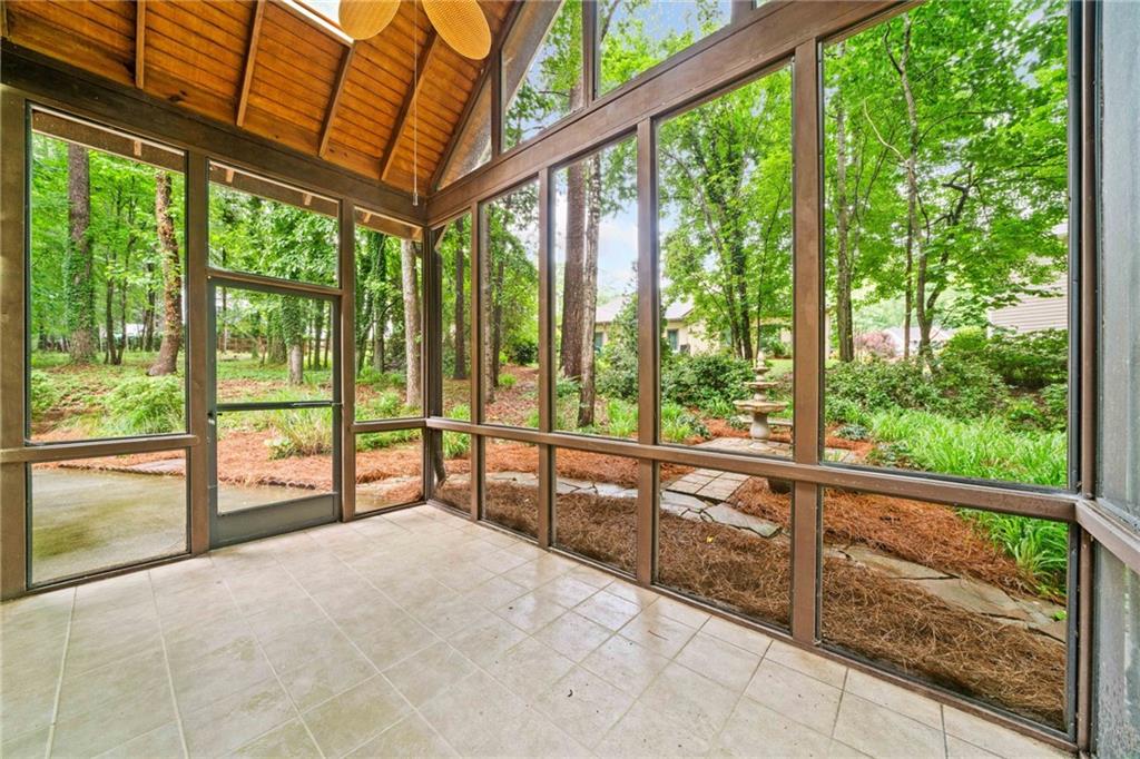 120 Bent Creek Drive, Woodstock, Georgia image 8