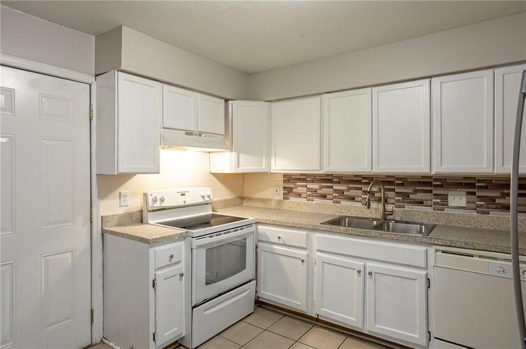 3490 Thompson Drive, Atlanta, Georgia image 7