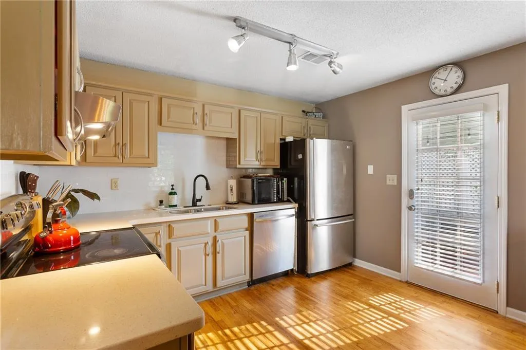 Atlanta, Georgia 30318, United States, 3 Bedrooms Bedrooms, ,2 BathroomsBathrooms,Residential,Active,108031