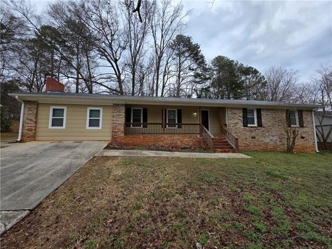 Homes For Sale - 724 Country Club Dr Dr<br/> Monroe, GA 30655