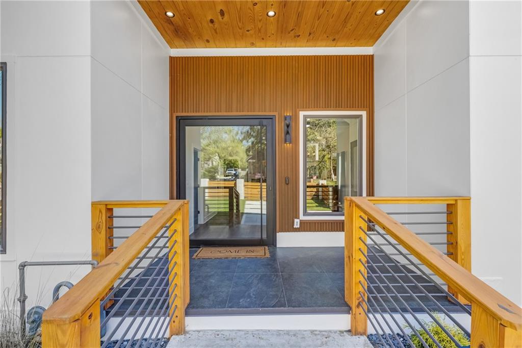 1927 Memorial Drive SE