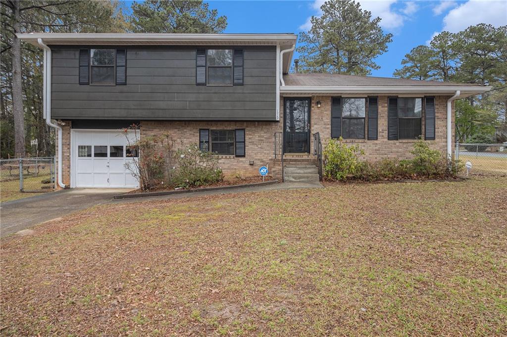 175 Slicky Rock Court, Riverdale, Georgia image 2