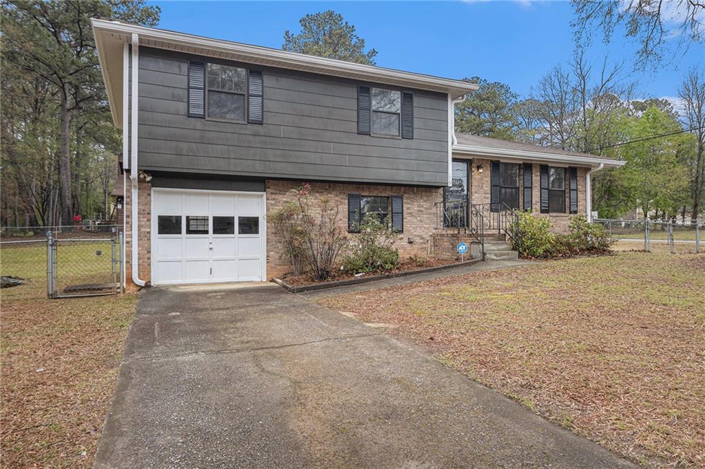 175 Slicky Rock Court, Riverdale, Georgia image 1