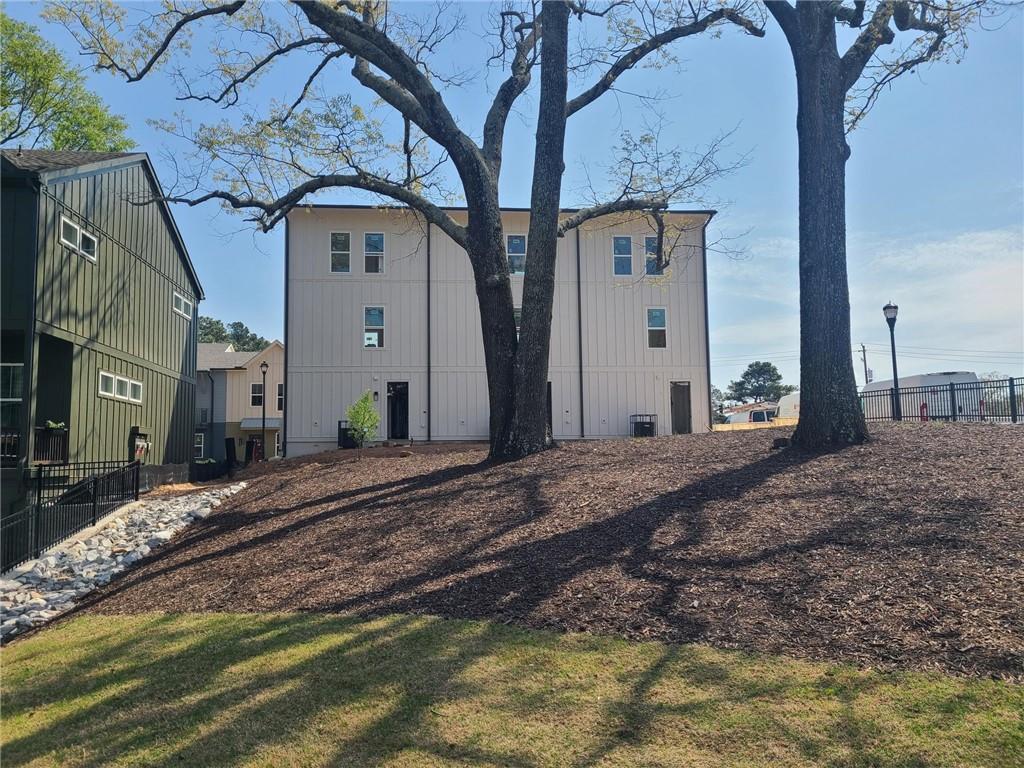 498 Burroughs Street SE 323