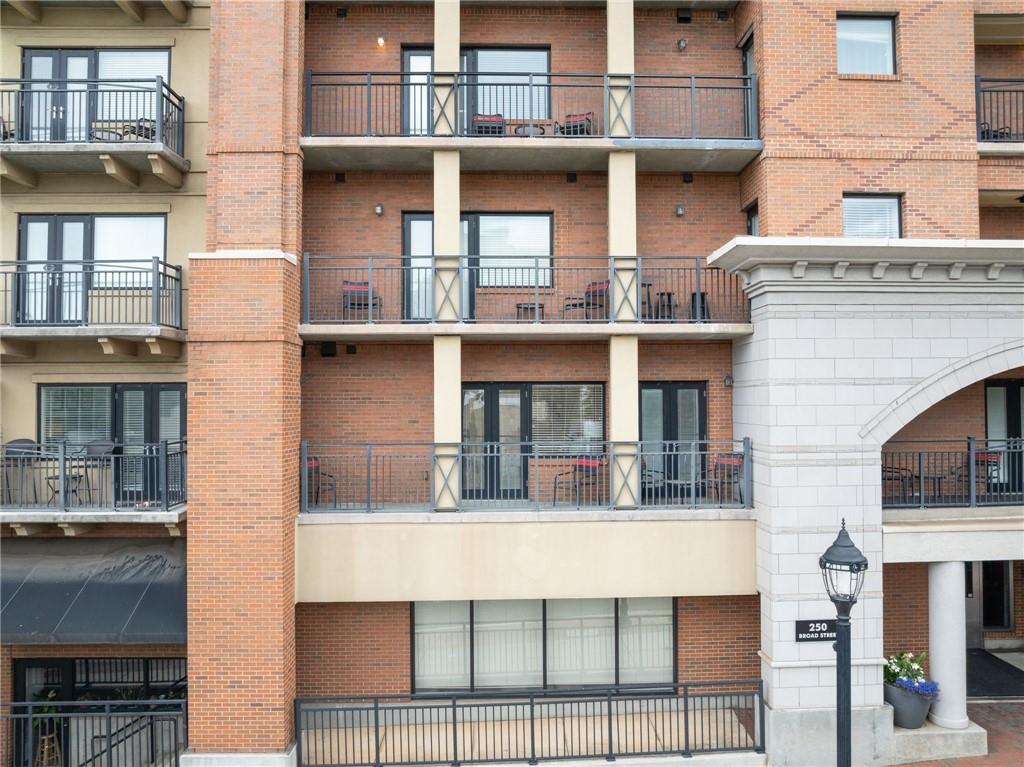 250 W Broad Street 205