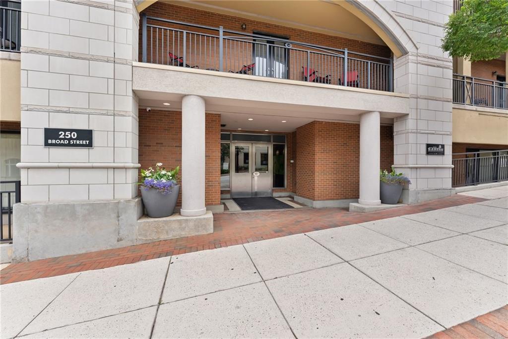 250 W Broad Street 205