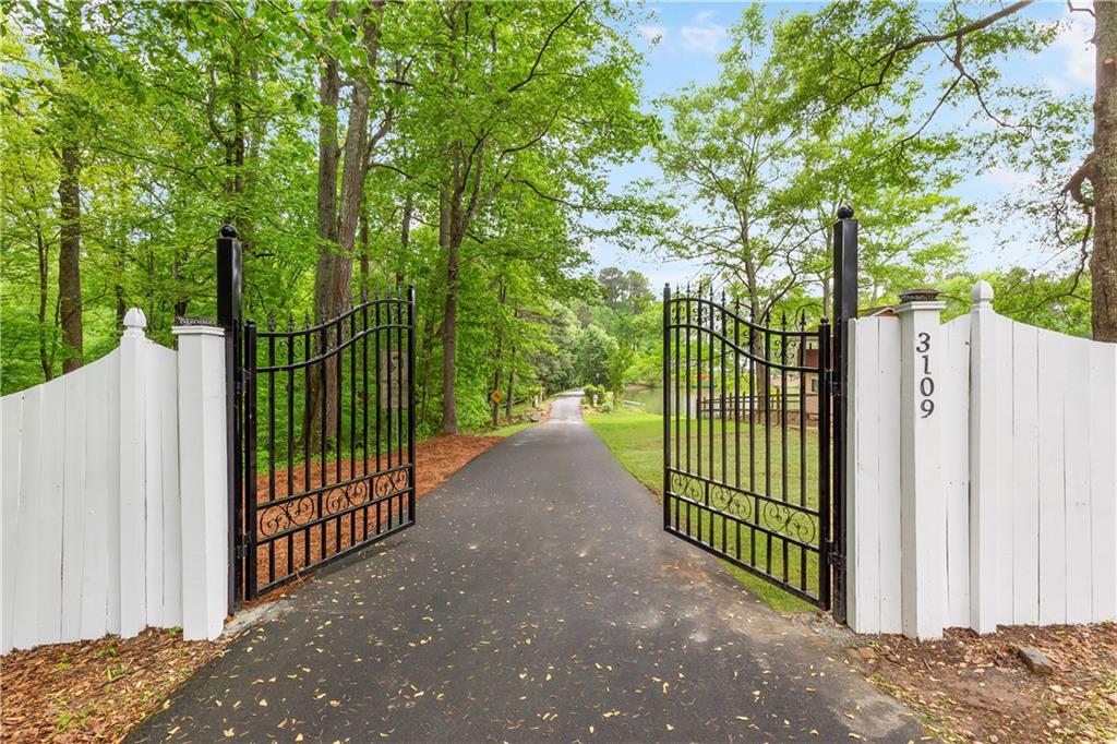 3109 Country Lake Drive, Powder Springs, Georgia image 2