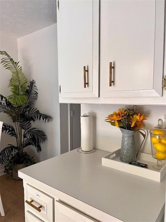 Short-term, fully furnished unit in a duplex building with two townhouses. This 2 bedroom/1.5 bath renovated townhouse is nestled right next to a stream sitting on 1 acre of forest land. Located in the suburban city of Lilburn, 4-minutes from grocery stores, water parks, and community areas. 10 min to Stone Mountain, 30 min to downtown. The townhouse is approximately 1000+ sq ft with WIFI, a full kitchen, a washer + dryer, a private deck, and onsite parking. Both units are available starting at the end of October.