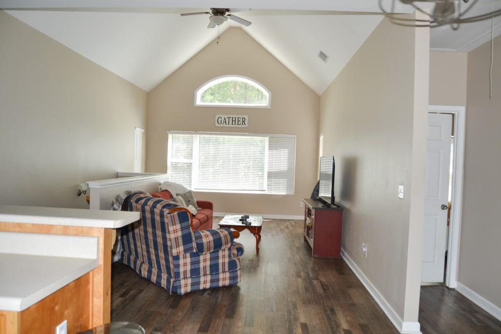 302 Pointe Circle