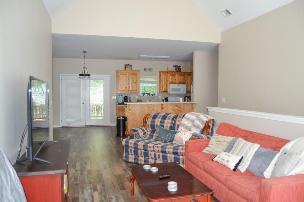302 Pointe Circle