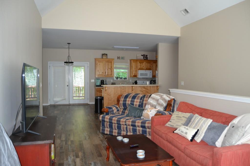 302 Pointe Circle