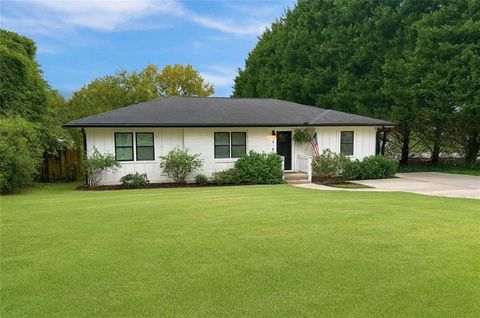 Photo of 984 Valley Drive SE, Smyrna, GA 30080 (MLS # 7673483)