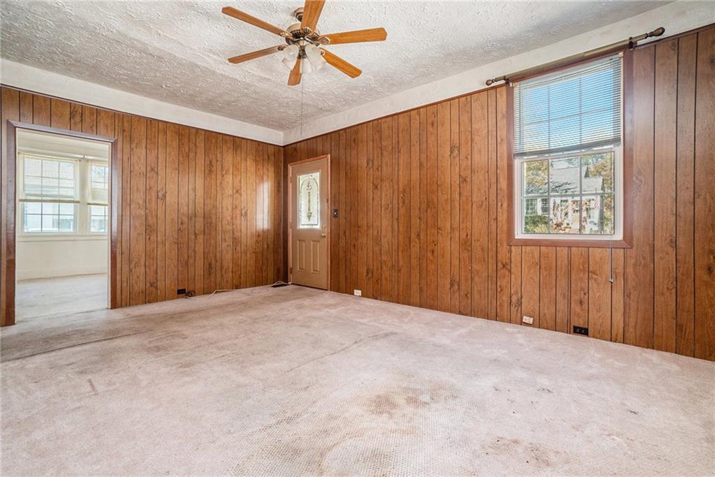 3325 Bloomfield Avenue