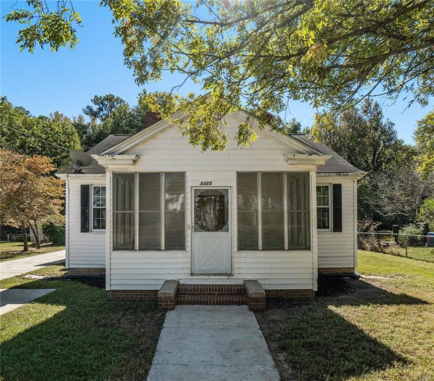 3325 Bloomfield Avenue