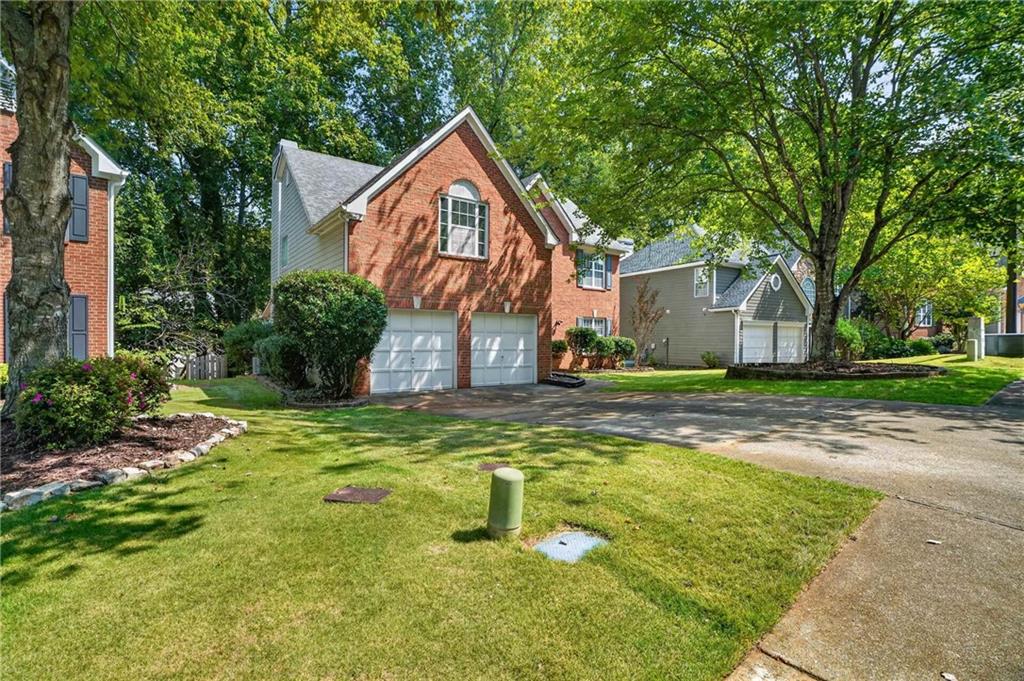 3952 Lullwater Main