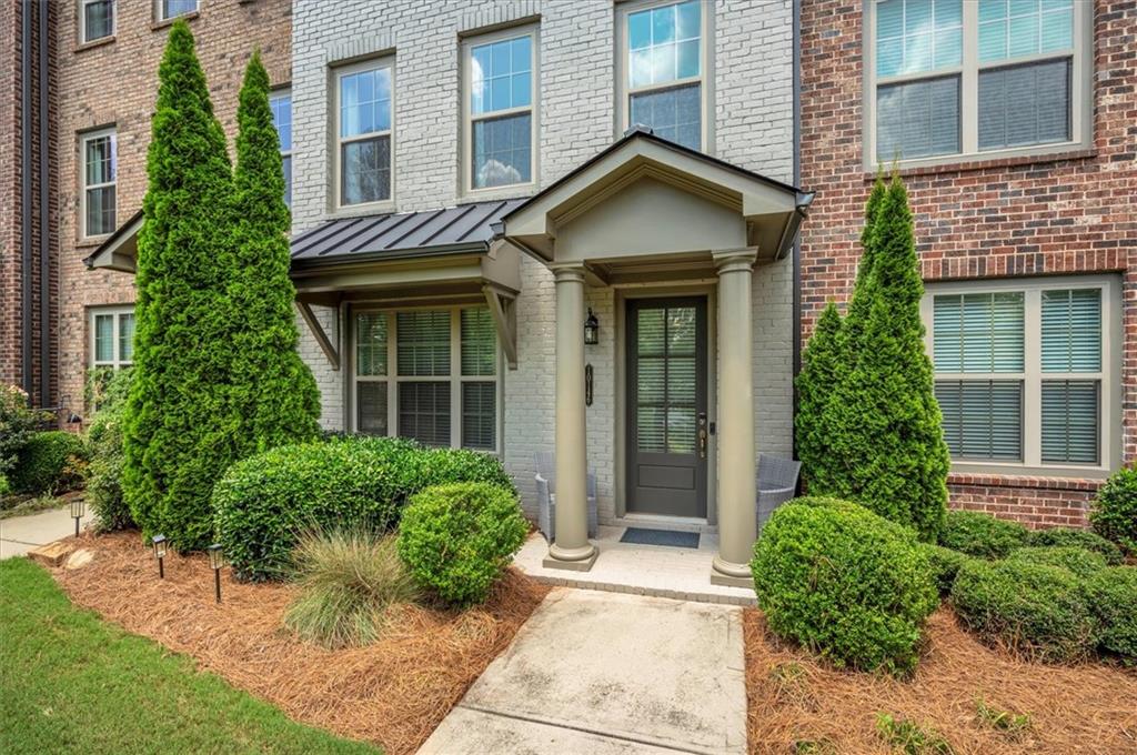 Welcome to 10146 Windalier Way — a beautiful townhome nestled in the highly sought-after gated community of Harlow in Roswell, Georgia. Blending luxury, convenience, and low-maintenance living, this sophisticated home offers the perfect balance of modern upgrades and timeless charm.
Step inside to discover a light-filled open floor plan featuring designer finishes, custom lighting, hardwood floors throughout, and a chef’s kitchen outfitted with quartz countertops, a spacious island, stainless steel appliances, and stylish cabinetry. The inviting living room flows seamlessly. Upstairs, retreat to the expansive primary suite with a spa-inspired bath, double vanities, and a walk-in closet designed for the wardrobe enthusiast. Generously sized secondary bedrooms.
Located just minutes from Historic Roswell, Avalon, and GA-400, this lock-and-leave lifestyle includes access to Harlow’s premier amenities: resort-style pool, tennis courts, dog park, clubhouse, and planned community events. This turnkey home is the one you've been waiting for — modern living in one of North Atlanta’s most desirable gated communities!