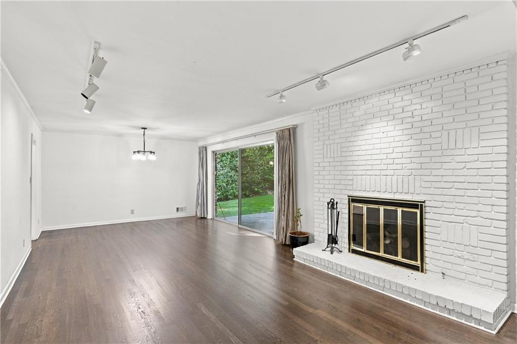 955 Vistavia Circle