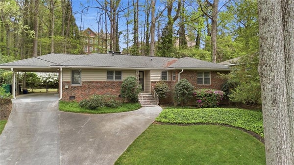 955 VISTAVIA CIR, DECATUR, GA 30033 - Image c2dea438a9a193555e5d646adb2bc7ec/3555211460