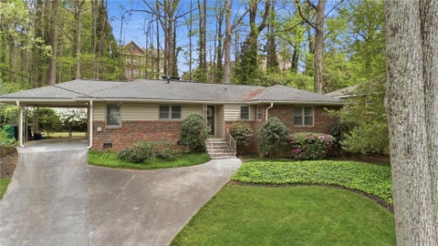 Photo of 955 Vistavia Circle, Decatur, GA 30033 (MLS # 7847060)