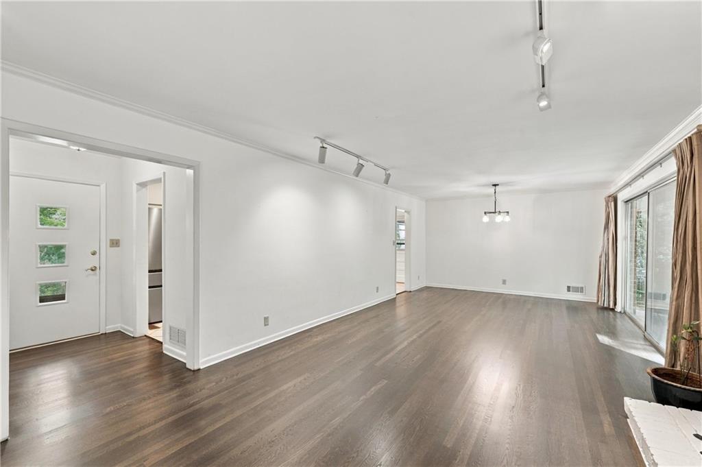 955 Vistavia Circle