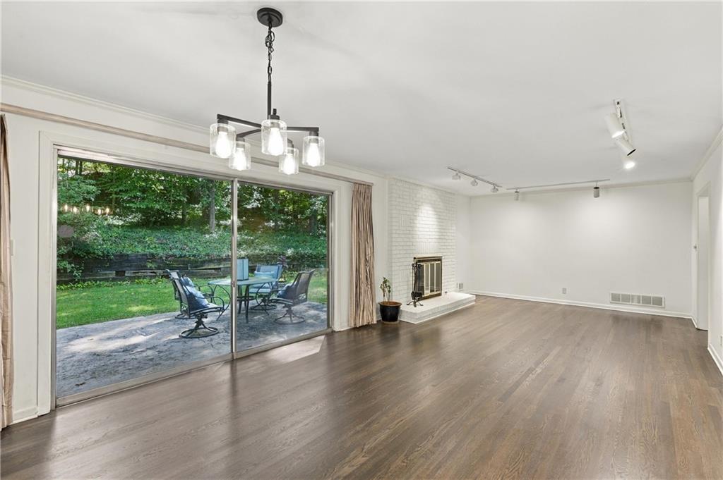 955 Vistavia Circle