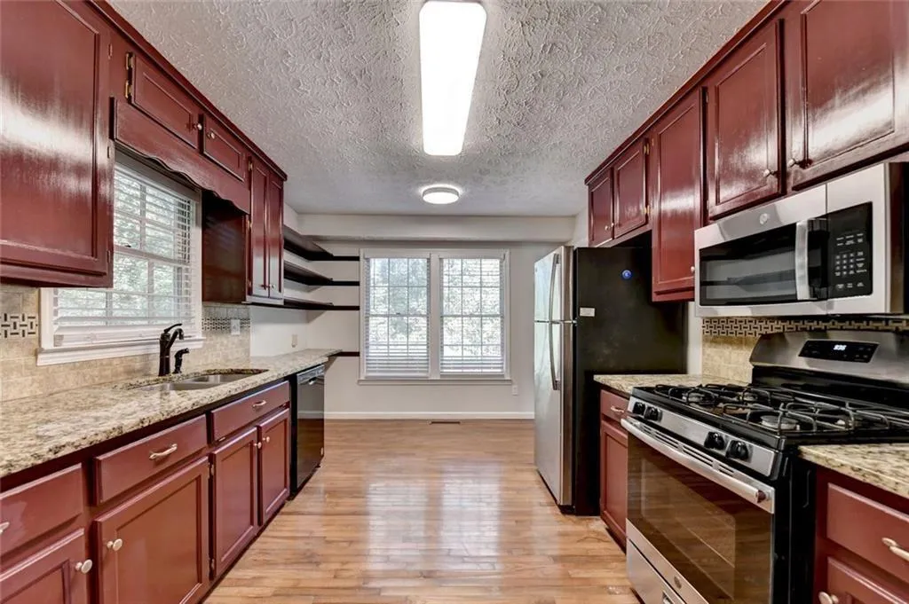 Acworth, Georgia 30102, United States, 3 Bedrooms Bedrooms, ,3 BathroomsBathrooms,Residential,Pending,181644