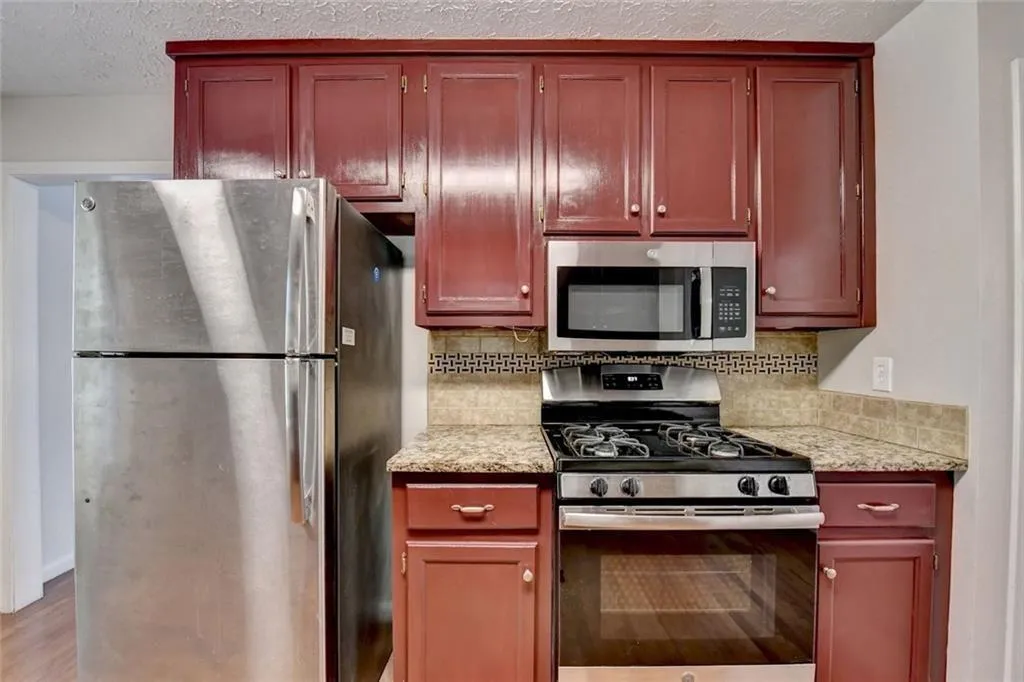 Acworth, Georgia 30102, United States, 3 Bedrooms Bedrooms, ,3 BathroomsBathrooms,Residential,Pending,181644