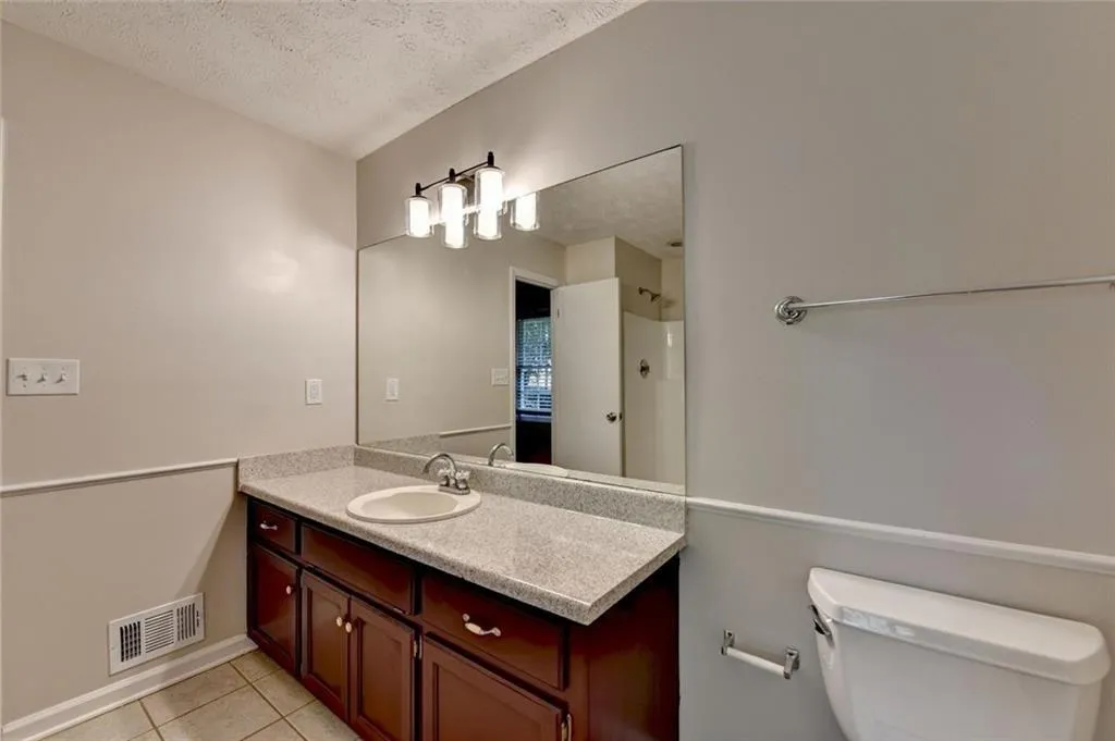 Acworth, Georgia 30102, United States, 3 Bedrooms Bedrooms, ,3 BathroomsBathrooms,Residential,Pending,181644