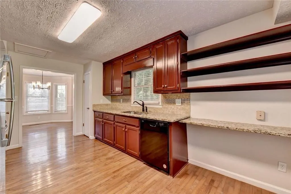 Acworth, Georgia 30102, United States, 3 Bedrooms Bedrooms, ,3 BathroomsBathrooms,Residential,Pending,181644