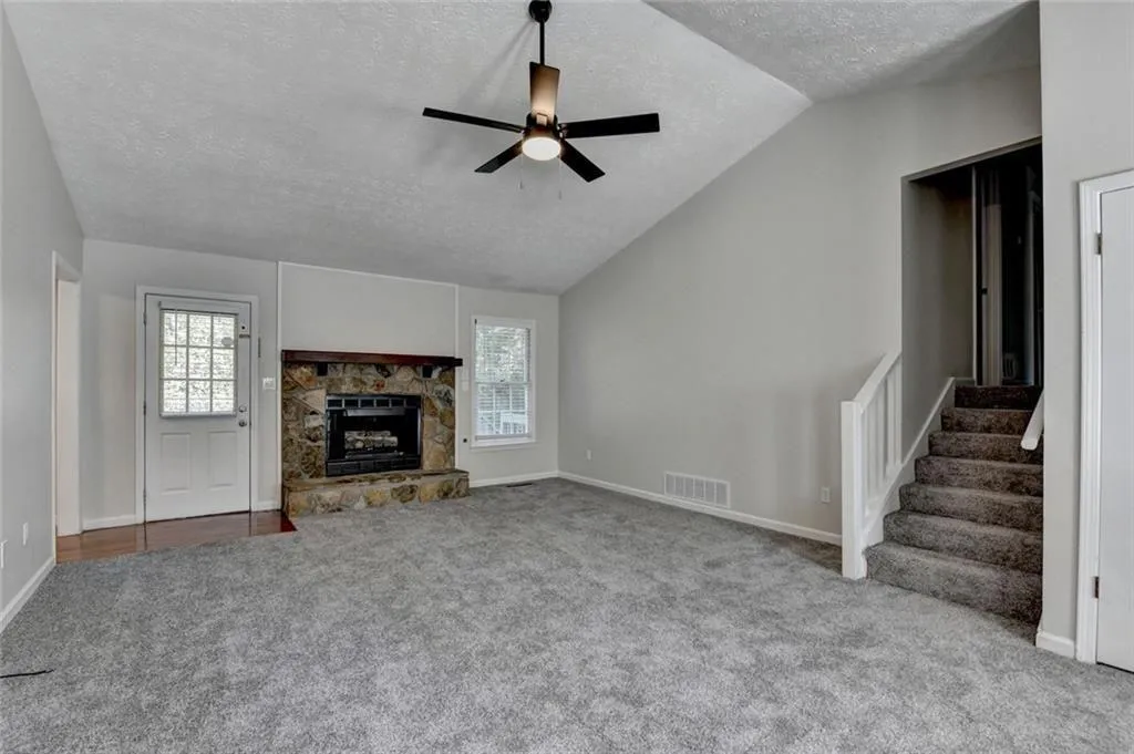 Acworth, Georgia 30102, United States, 3 Bedrooms Bedrooms, ,3 BathroomsBathrooms,Residential,Pending,181644