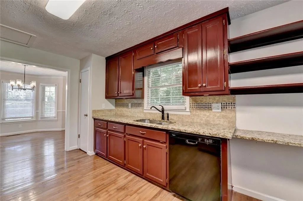 Acworth, Georgia 30102, United States, 3 Bedrooms Bedrooms, ,3 BathroomsBathrooms,Residential,Pending,181644