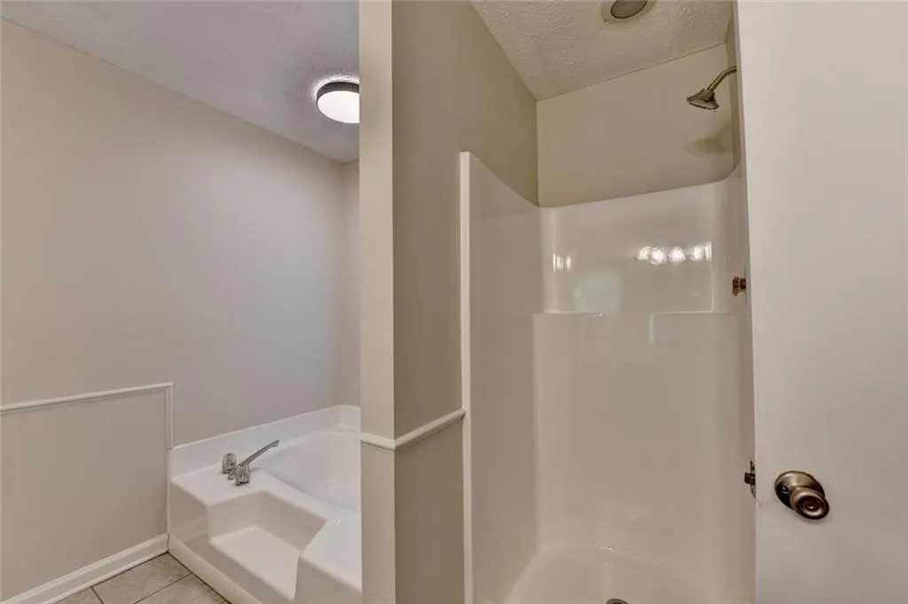 Acworth, Georgia 30102, United States, 3 Bedrooms Bedrooms, ,3 BathroomsBathrooms,Residential,Pending,181644