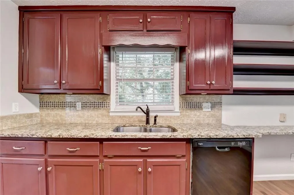 Acworth, Georgia 30102, United States, 3 Bedrooms Bedrooms, ,3 BathroomsBathrooms,Residential,Pending,181644