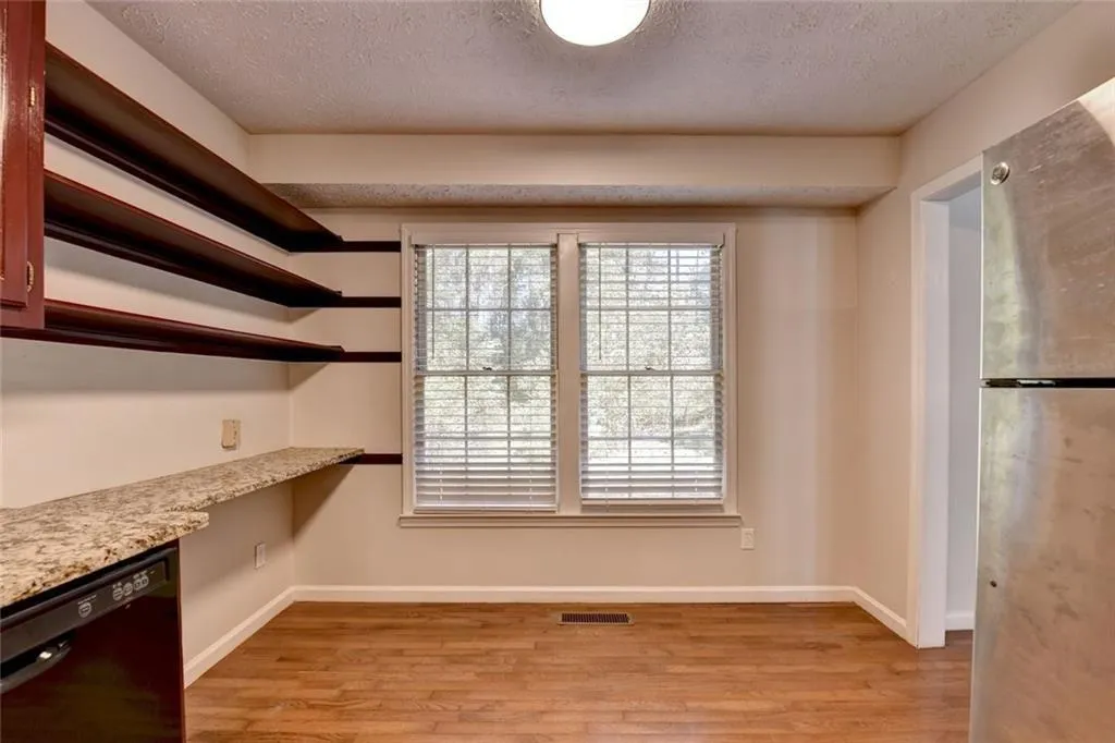 Acworth, Georgia 30102, United States, 3 Bedrooms Bedrooms, ,3 BathroomsBathrooms,Residential,Pending,181644