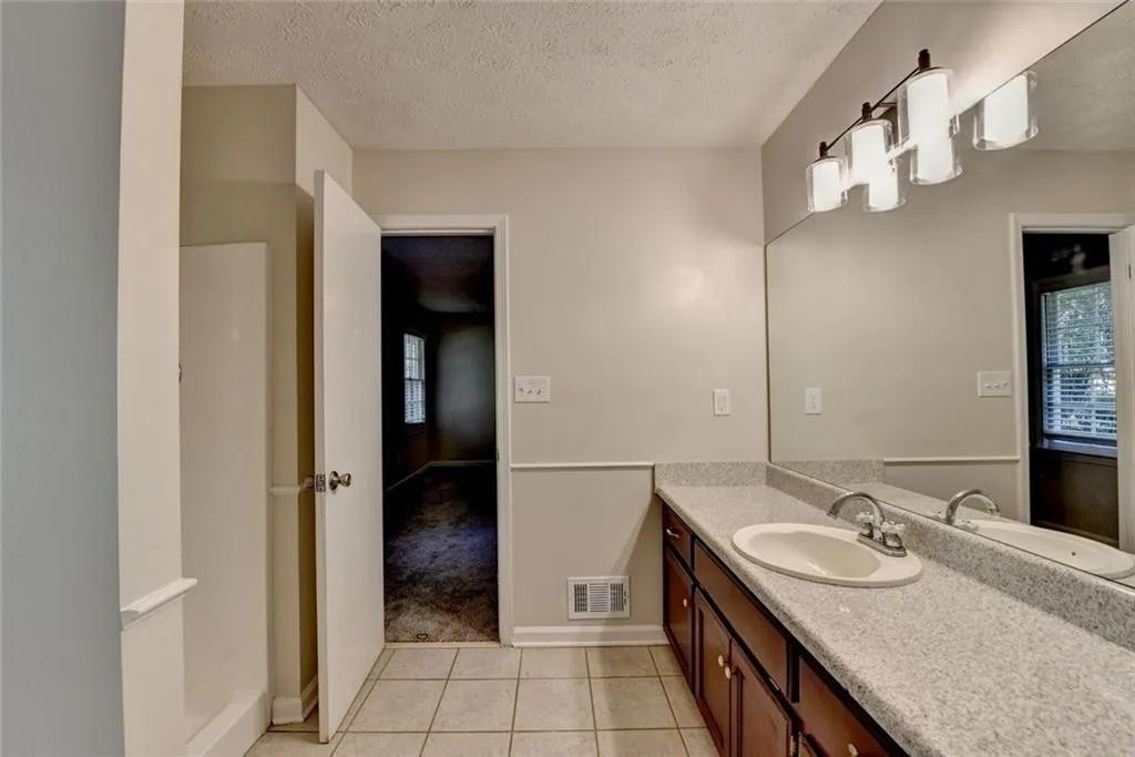 Acworth, Georgia 30102, United States, 3 Bedrooms Bedrooms, ,3 BathroomsBathrooms,Residential,Pending,181644