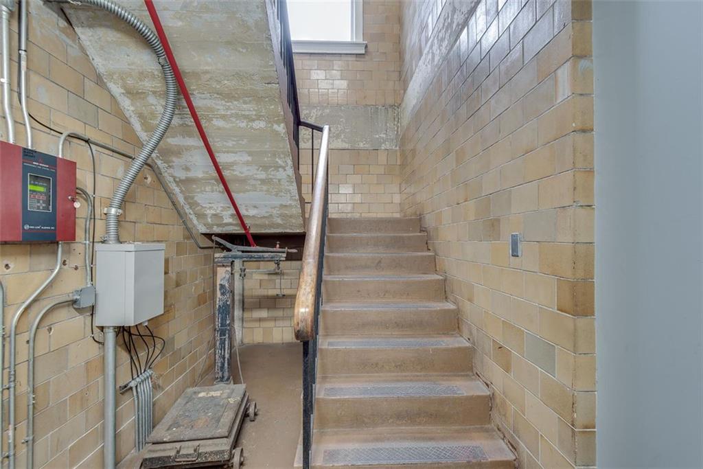 238 Peters Street SW 205
