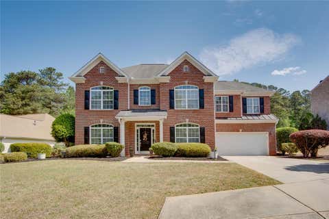 Homes For Sale - 7601 The Lakes Drive<br/> Fairburn, GA 30213